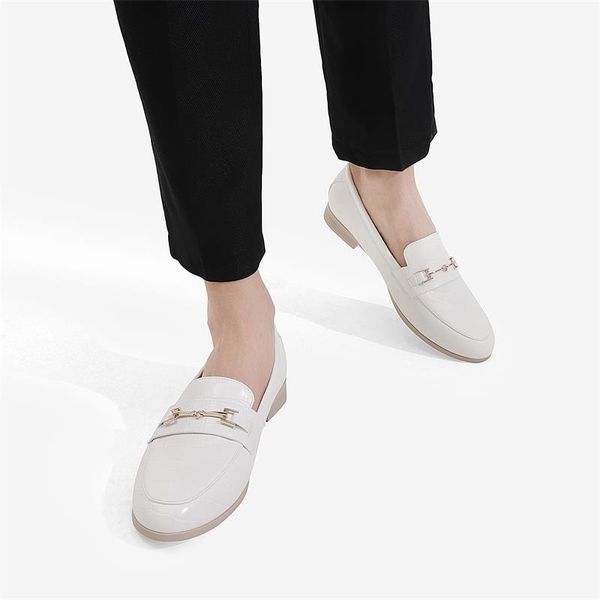 Chic Metallic Detail Loafers - WHITE STONE - 4